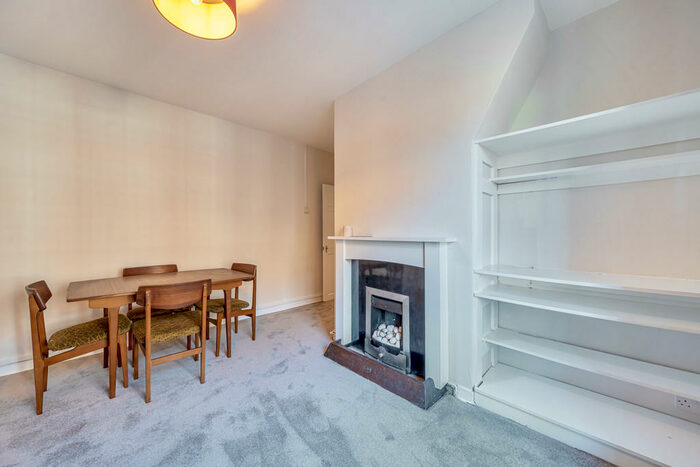 3 Bedroom Apartment To Rent In Lockwood House, Kennington Oval, SE11