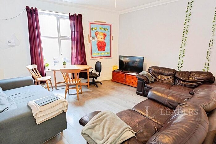 5 Bedroom House To Rent In Wilmslow Road, Manchester, Greater Manchester, M14