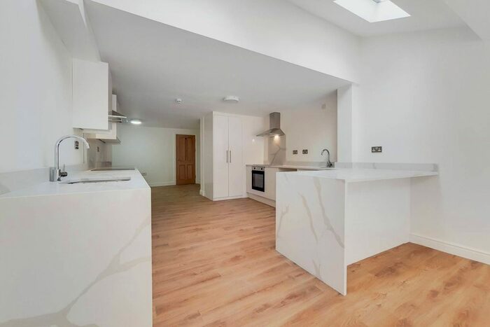 Studio To Rent In Byron Road, Wealdstone, Harrow, HA3