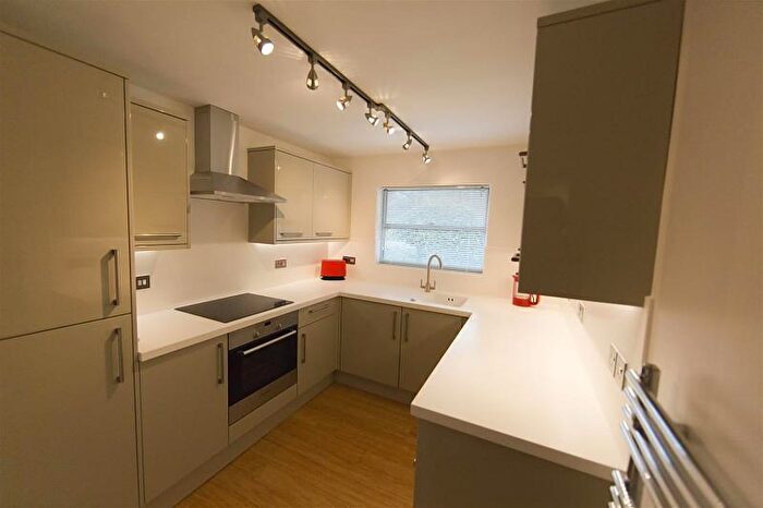 2 Bedroom Flat To Rent In Hockley Court, Bath, BA1