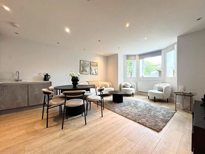 3 Bedroom Apartment To Rent In Thurlow Park Road, SE21
