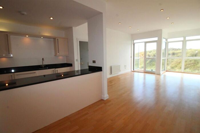 2 Bedroom Apartment To Rent In Clifton Drive North, Lytham St. Annes, FY8