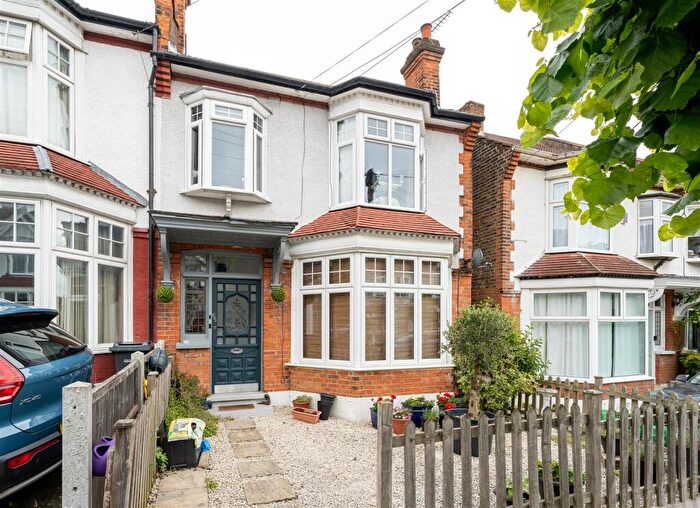 2 Bedroom Flat For Sale In Empress Avenue, Woodford Green, IG8
