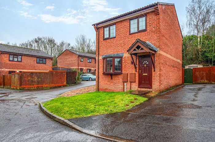 3 Bedroom Detached House For Sale In Simons Close, Chineham, Basingstoke, RG24