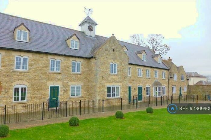 2 Bedroom Flat To Rent In Heathfield, Bletchingdon, Kidlington, OX5