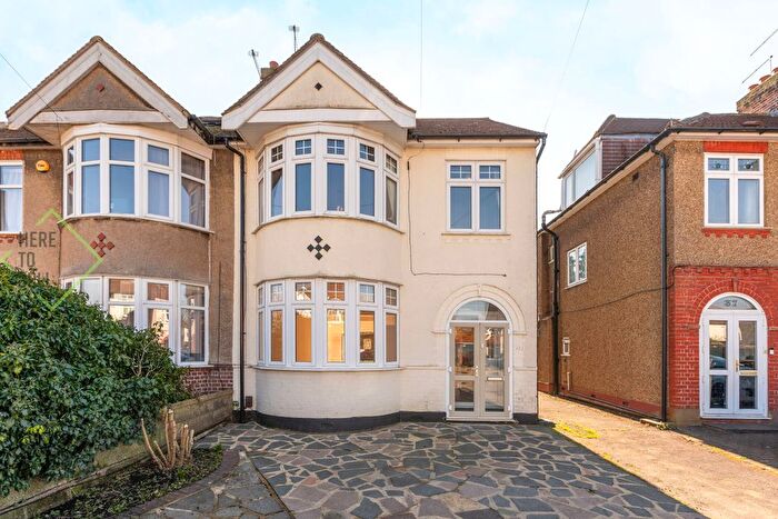 4 Bedroom Semi-Detached House For Sale In Kilvinton Drive, Enfield, EN2