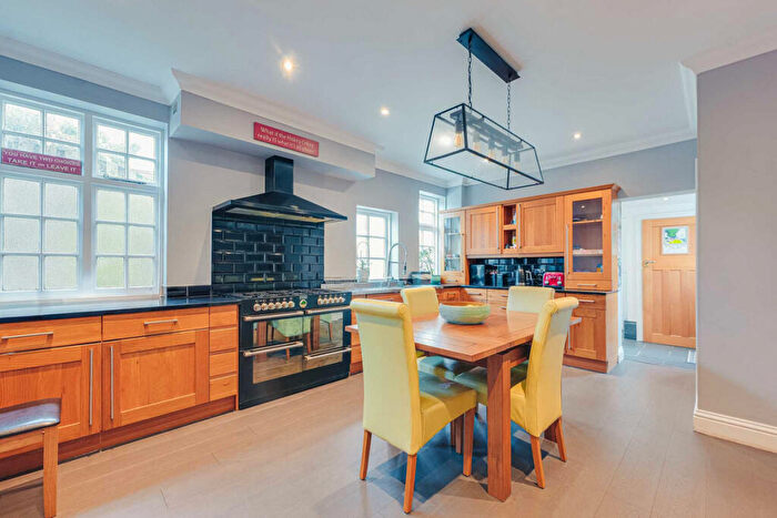 5 Bedroom Detached House For Sale In Crowstone Road, Westcliff-on-sea, SS0