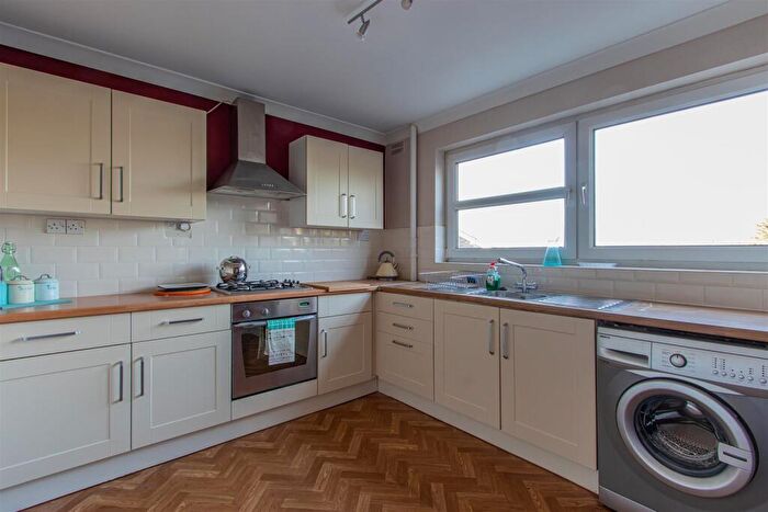 2 Bedroom Apartment For Sale In Cefn Coed Avenue, Cyncoed, CF23