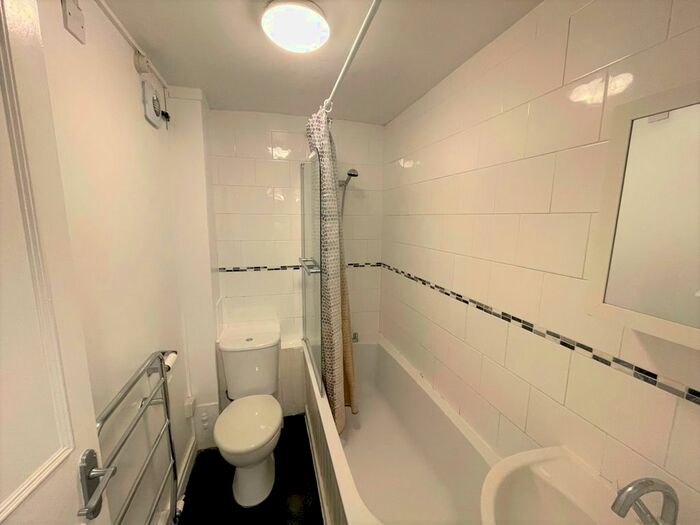 2 Bedroom Flat To Rent In Cairns Court, Norwich, NR4