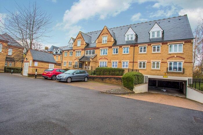 2 Bedroom Flat To Rent In Lancing House, Hallam Close, Watford, Hertfordshire WD24