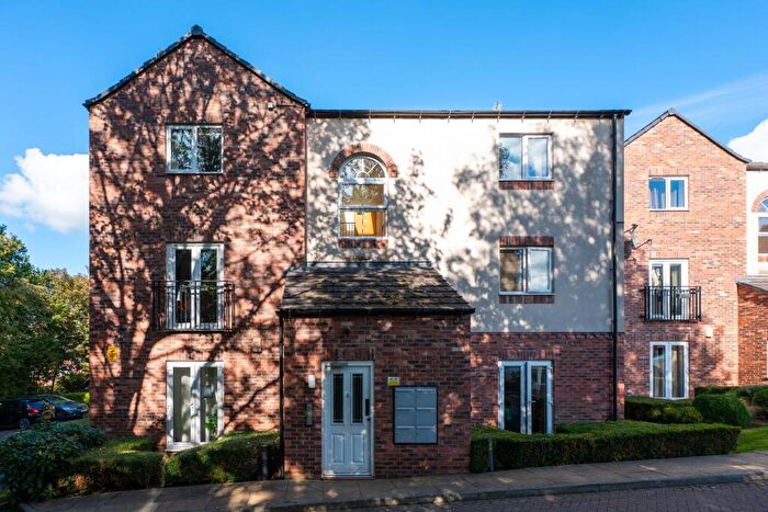 2 Bedroom Apartment To Rent In Potternewton Mount, Leeds, LS7