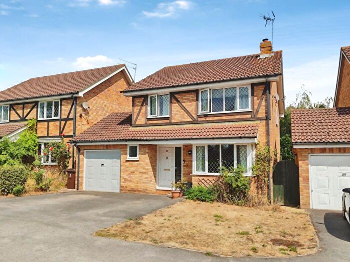 4 Bedroom Detached House For Sale In Cherry Tree Grove, Wokingham, RG41