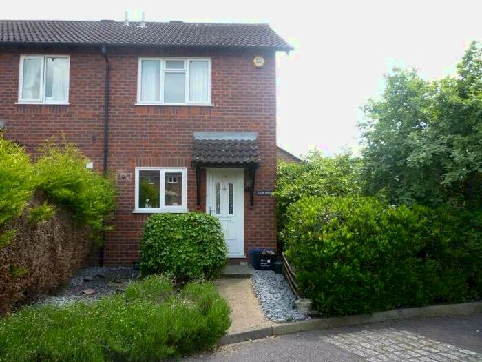 2 Bedroom Property To Rent In Stevens Close, Hampton, TW12