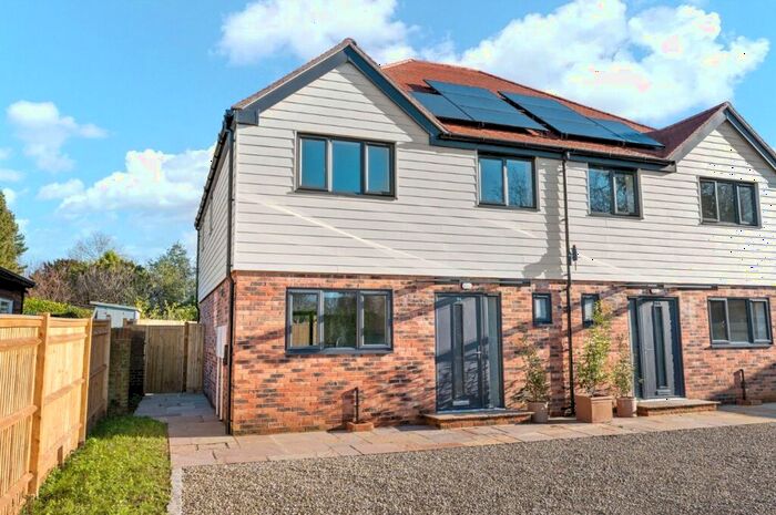 3 Bedroom End Of Terrace House To Rent In Greenhurst Lane, Oxted, Surrey, RH8