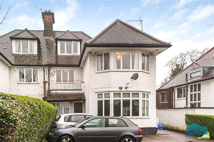 2 Bedroom Apartment To Rent In Finchley Road, Golders Green, London, NW11