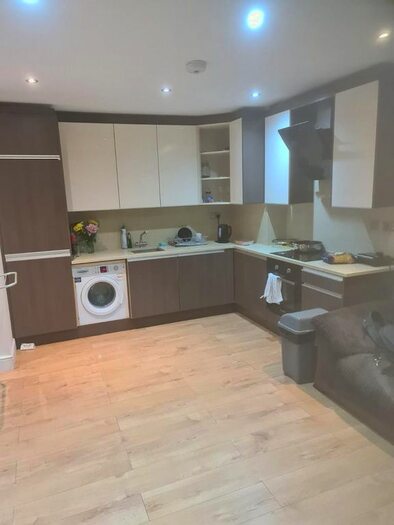 2 Bedroom Flat To Rent In Bellvue Court, Staines Road, Hounslow, TW3