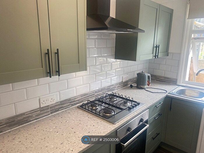 3 Bedroom Flat To Rent In Milman Road, Reading, RG2