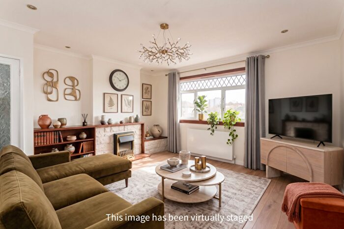 2 Bedroom Flat For Sale In Saughton Avenue, Edinburgh, EH11