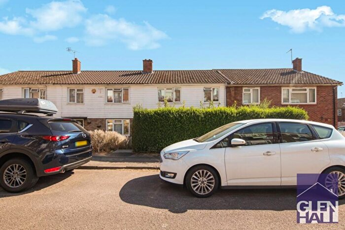 3 Bedroom Terraced House For Sale In East Crescent, London, N11