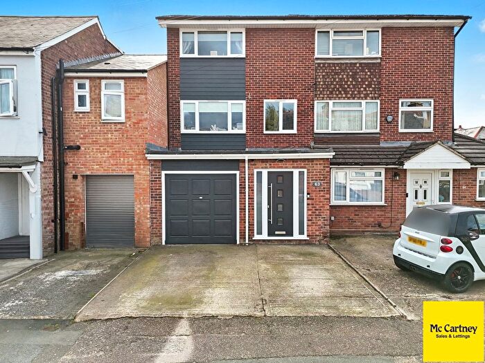 3 Bedroom Town House For Sale In Goldlay Road, Chelmsford, CM2