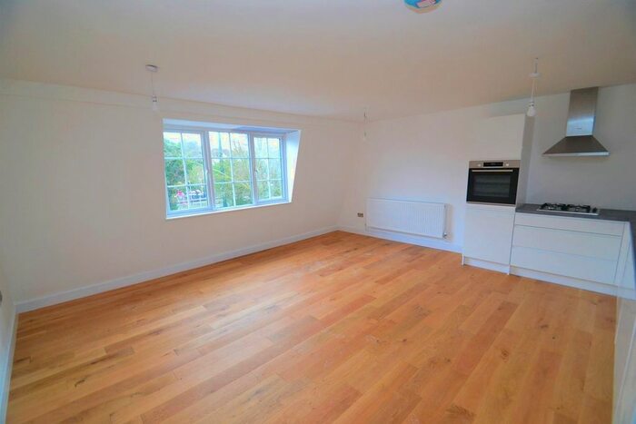 2 Bedroom Flat To Rent In Watling Street, Radlett, WD7