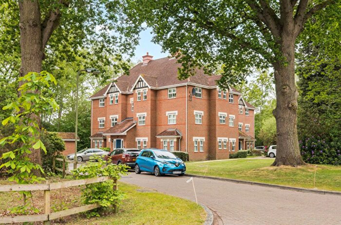 2 Bedroom Flat For Sale In Kintbury Close, Fleet, Hampshire, GU51
