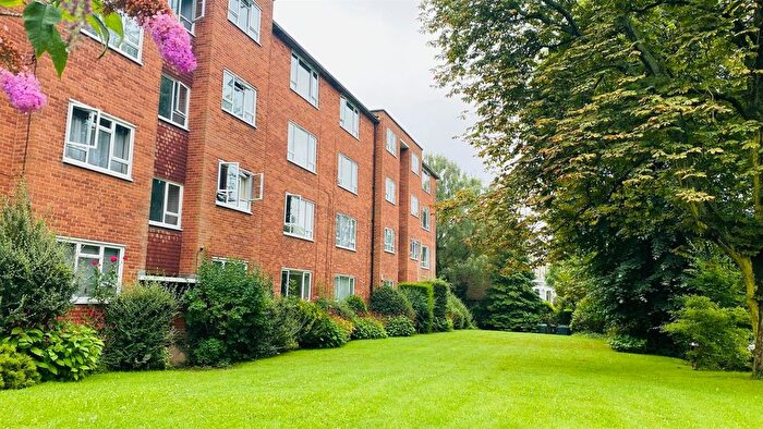 2 Bedroom Property To Rent In Beechwood Close, Western Road, London, N2