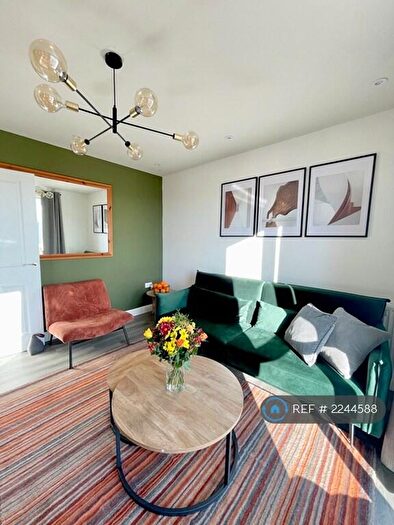 2 Bedroom Flat To Rent In Lawrence Weaver Road, Cambridge, CB3