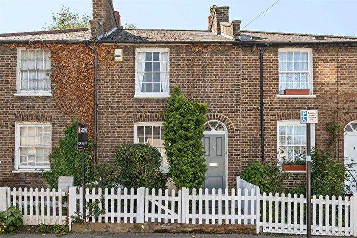 2 Bedroom Terraced House For Sale In Chapel Road, London, SE27