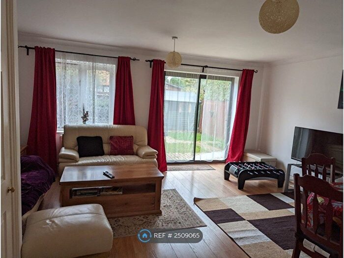 3 Bedroom End Of Terrace House To Rent In The Wickets, Maidenhead, SL6