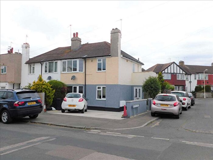 2 Bedroom Flat To Rent In St Marks Avenue, Gravesend, DA11