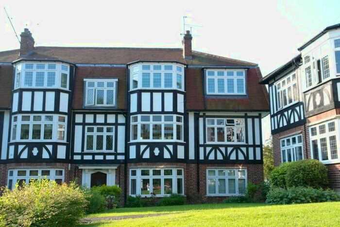 2 Bedroom Flat To Rent In Grange Court Upper Park, Loughton, Essex, IG10