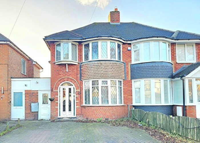 3 Bedroom Semi Detached House For Sale In George Road, West Midlands, B73