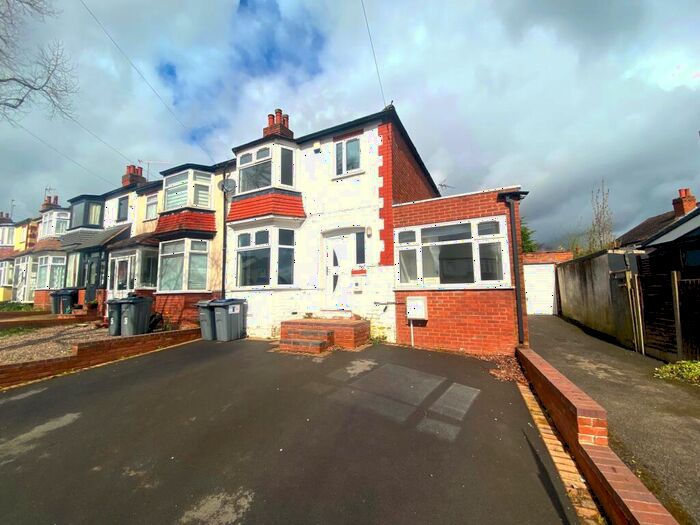 4 Bedroom House To Rent In Stanley Avenue, Birmingham, B32