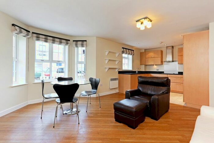 2 Bedroom Flat To Rent In Graham Road, London, W4