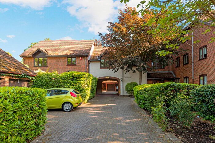 2 Bedroom Apartment For Sale In Princes Road, Weybridge, KT13