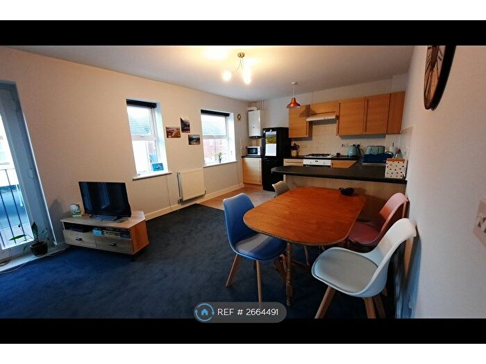 2 Bedroom Flat To Rent In Chaucer Grove, Exeter, EX4