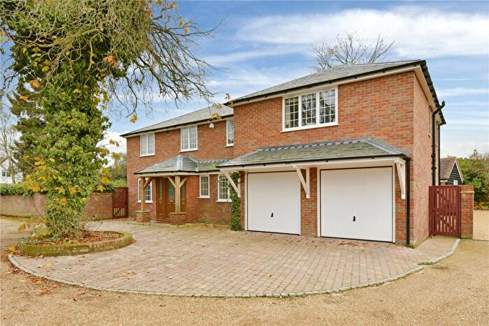 4 Bedroom Detached House To Rent In Lock Road, Marlow, Buckinghamshire, SL7