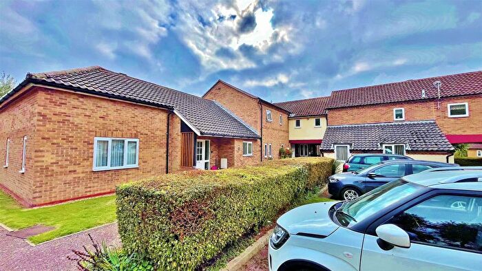 2 Bedroom Flat For Sale In Hawthorns, Edenside, Kirby Cross, CO13