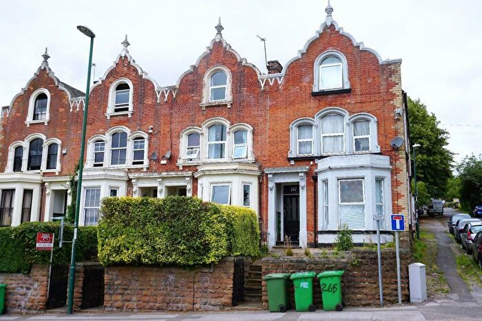 6 Bedroom End Of Terrace House To Rent In Professional House Share: Woodborough Road - Rooms Remaining, NG3