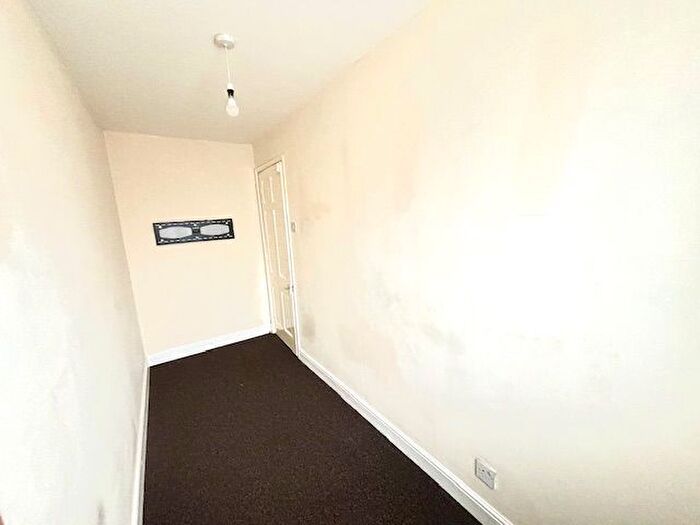 3 Bedroom Flat To Rent In Stortford Street, Grimsby, DN31