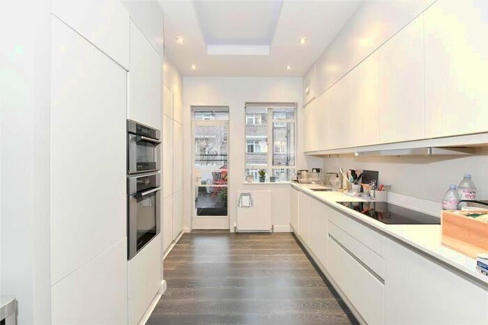 2 Bedroom Flat To Rent In Myddelton Square, London, EC1R