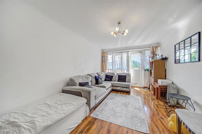 3 Bedroom Flat For Sale In Musbury Street, Shadwell, E1