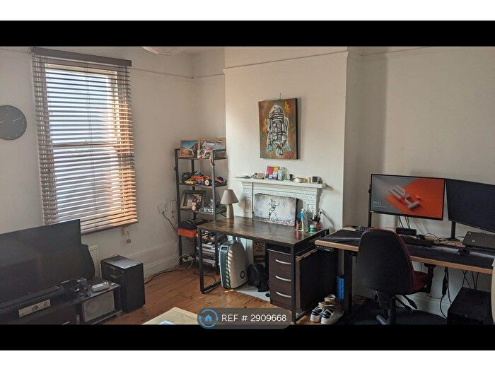 1 Bedroom Flat To Rent In Richmond Road, Twickenham, TW1