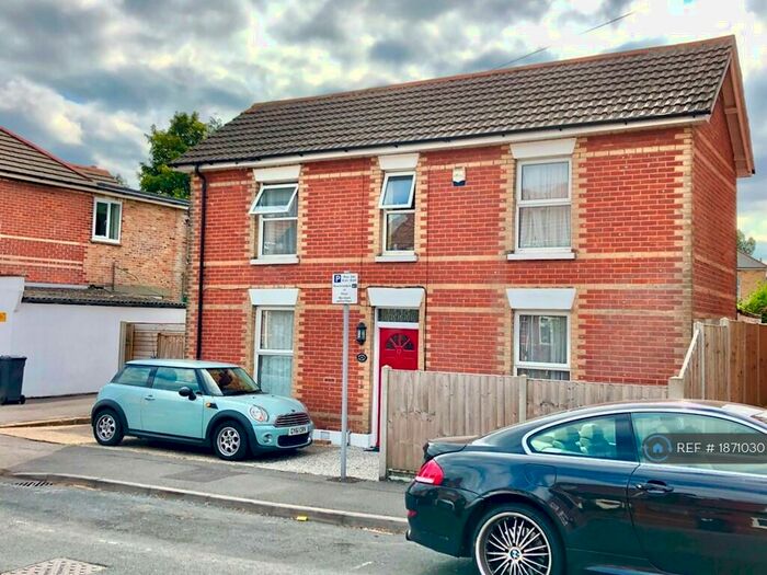 4 Bedroom Detached House To Rent In Melville Road, Bournemouth, BH9