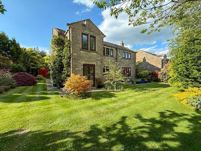4 Bedroom Detached House For Sale In St Lucius's Close, Farnley Tyas, Huddersfield, HD4