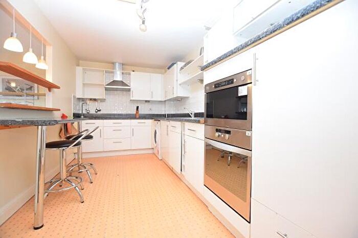 2 Bedroom Apartment To Rent In Th Floor In Royal Plaza, Eldon Street, S1