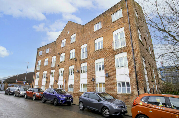 2 Bedroom Apartment To Rent In Mertensia House, Mabgate, Leeds, LS9