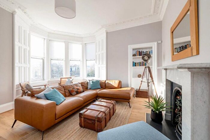 3 Bedroom Flat To Rent In Fountainhall Road, Grange, Edinburgh, EH9
