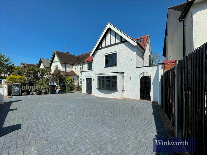 5 Bedroom Semi-Detached House To Rent In Beechcroft Gardens, Wembley, HA9